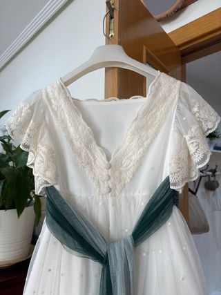 Vestido de comunión blanco con fajín verde