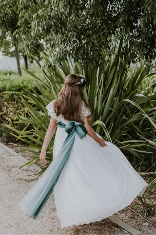 Vestido de comunión blanco con fajín verde