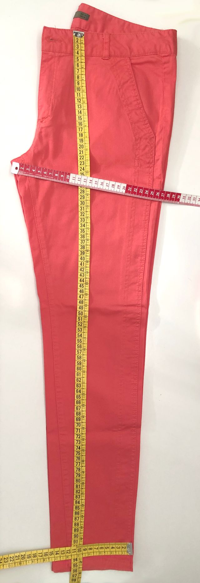 Básico con chispa y muy poco uso. Color rojo/coral