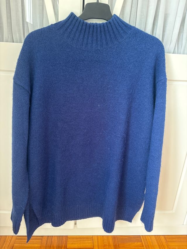 Jersey azul cuello alto