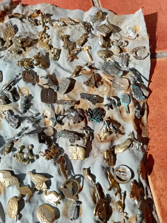 Colección Pines Metálicos Variados