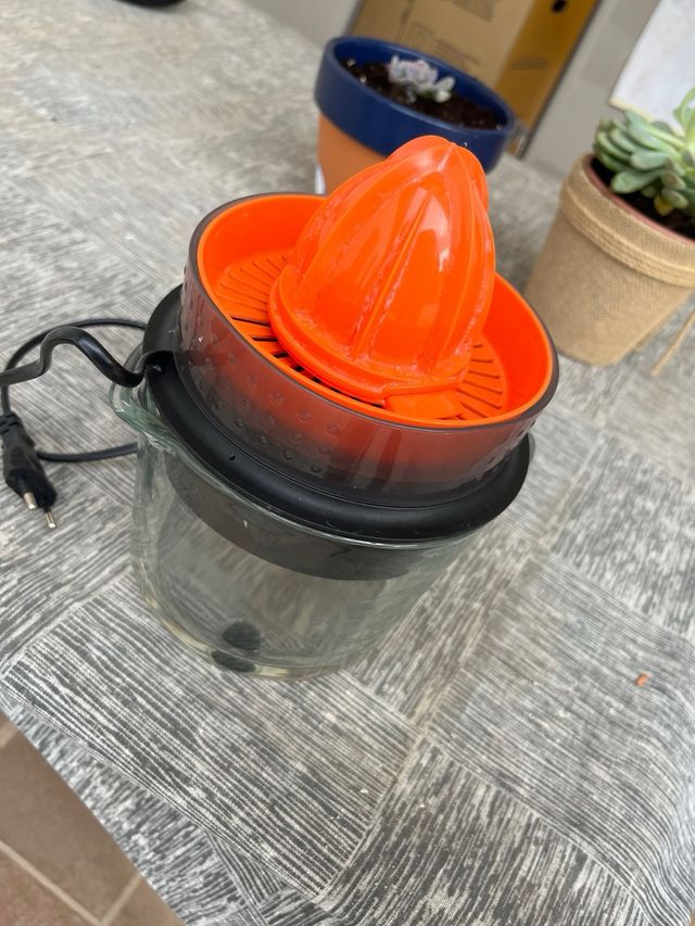 Exprimidor Taurus Citrus Glass seminuevo cristal