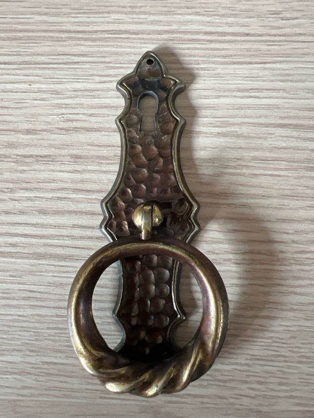 Tiradores antiguos de metal