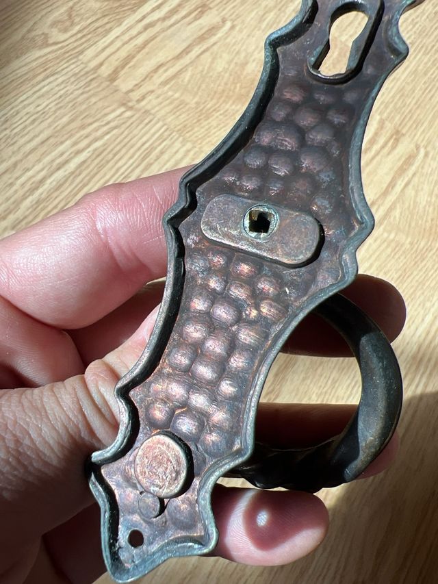 Tiradores antiguos de metal