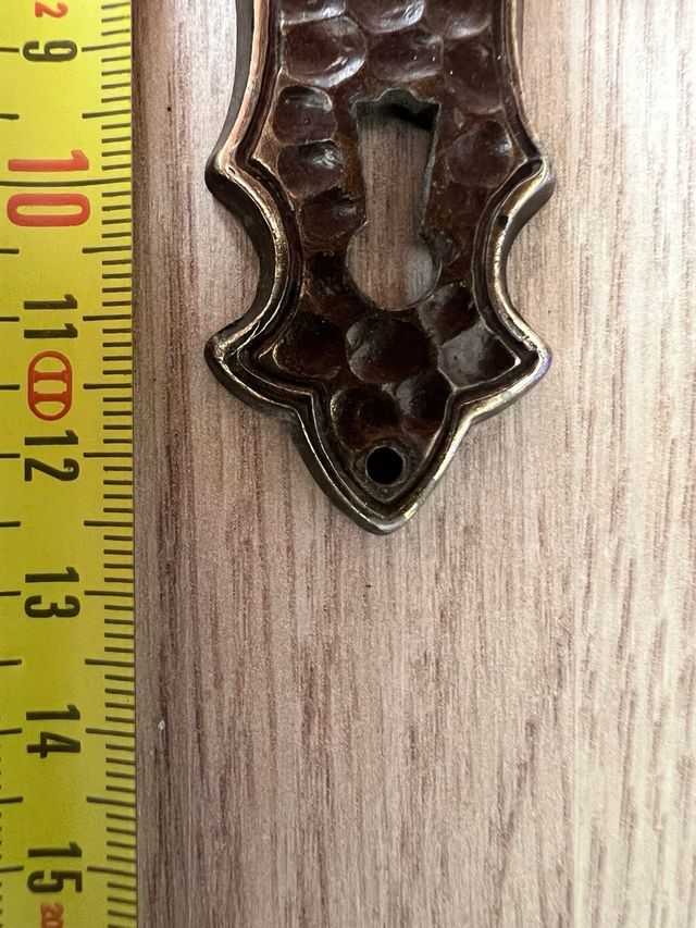 Tiradores antiguos de metal