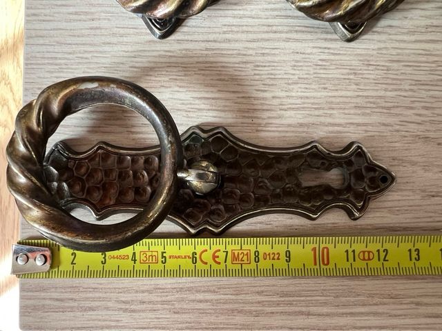 Tiradores antiguos de metal