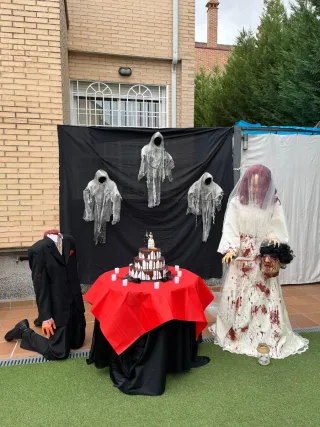 Decoración Halloween: Novia Sangrienta y novio s/c