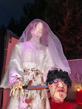 Decoración Halloween: Novia Sangrienta y novio s/c