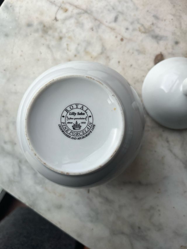 Zuccheriera in porcellana bianca