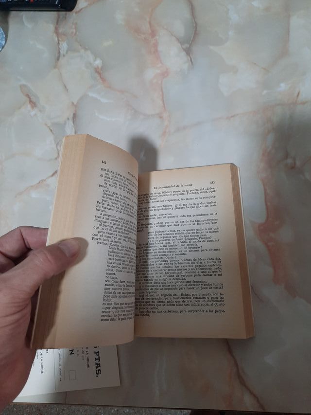 Libro En la Oscuridad de la Noche de Alba de Céspe