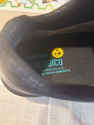 Zapatos de piel negros talla 40
Reforzados15