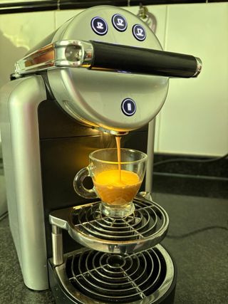 Cafetera Nespresso Zenius – Profesional