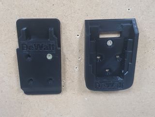 DEWALT 18V --2 Soportes para batería y 2 herramien