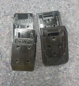 DEWALT 18V --2 Soportes para batería y 2 herramien