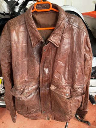 Cazadora de piel marrón