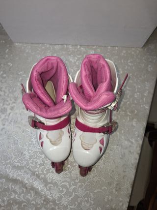 Patines en línea rosas y blancos