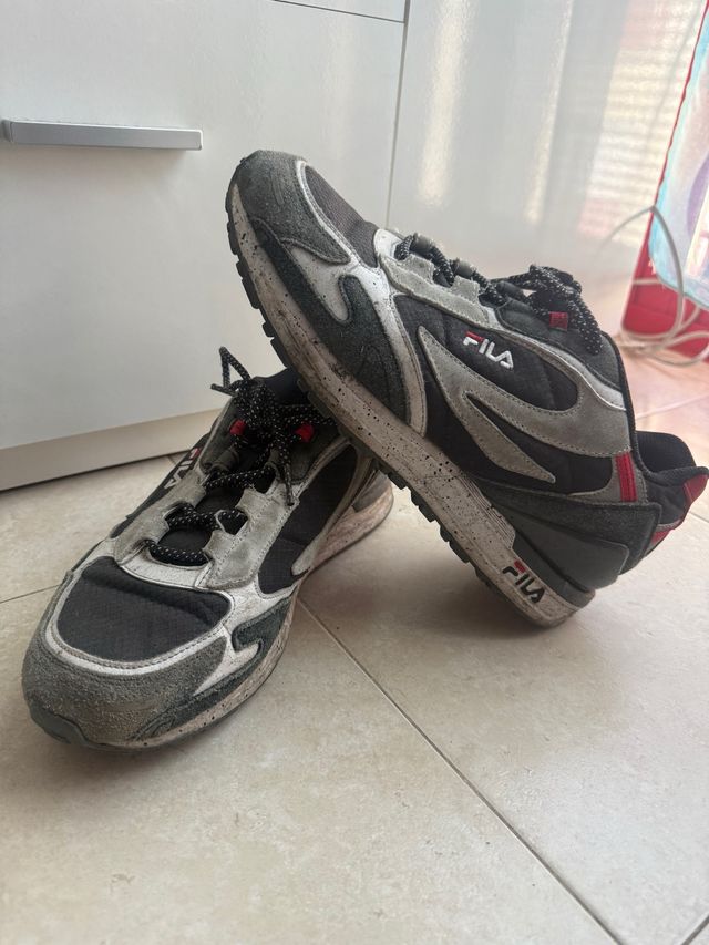Zapatillas Fila Talla 43 Negras y Grises