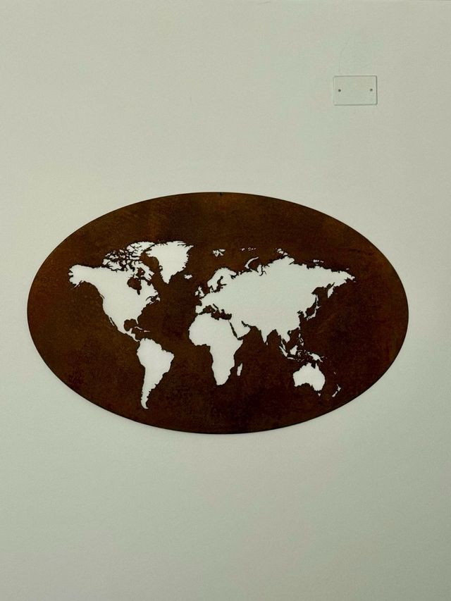 Mappa del mondo in corten