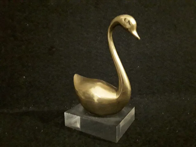 Estatuilla de cisne en bronce