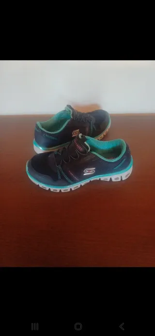 Tênis Skechers Preto e Turquesa Novos
