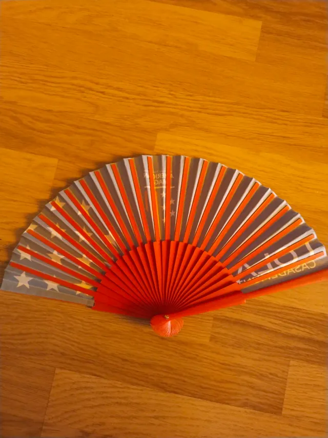 Abanico Lola Casademunt Negro y Rojo