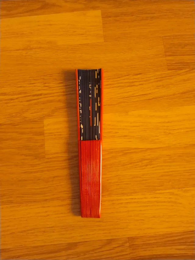 Abanico Lola Casademunt Negro y Rojo