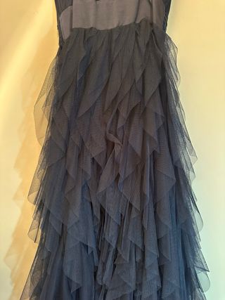 Vestido largo azul marino con volantes