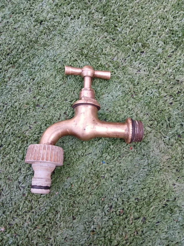 Grifo de jardín latón y plástico