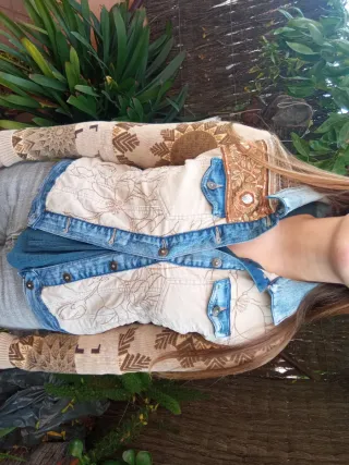 Cazadora tejana Desigual beige y azul