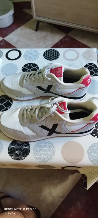 Zapatillas Munich grises, rojas y blancas