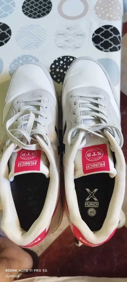 Zapatillas Munich grises, rojas y blancas