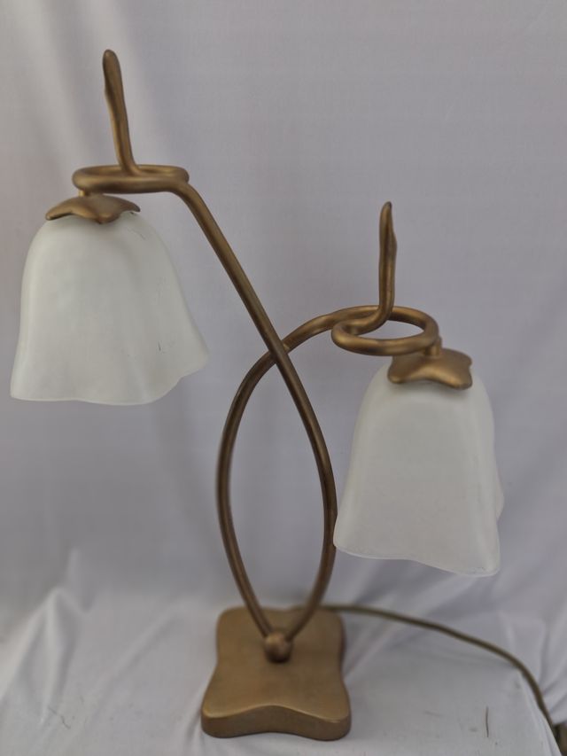 Lámpara de mesa Art Nouveau dorada