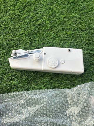 Máquina de coser de mano portátil