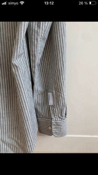 Camisa Brubaker Rayas Grises y Blancas cuello mao