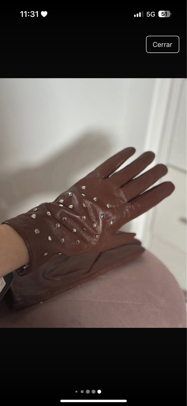 Guanti marroni in pelle con borchie