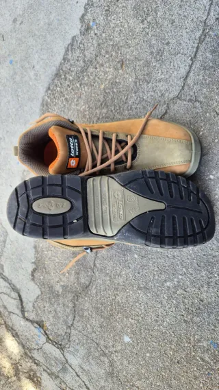 Botas Lotto Works Marrones y Verdes