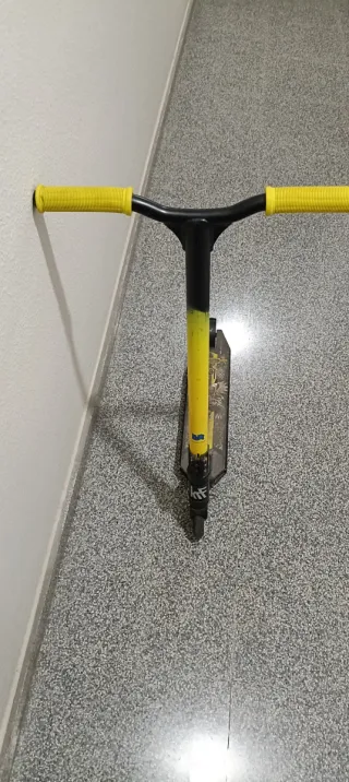 Patinete KRF Amarillo y Negro