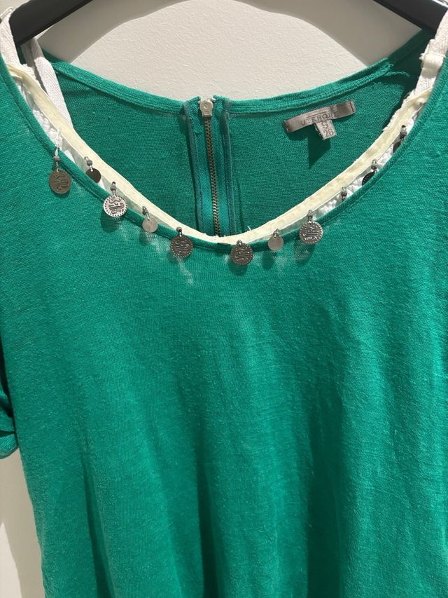 Blusa Uterqüe verde con detalles