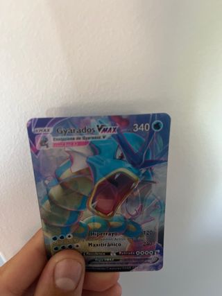 Carta Pokémon Gyarados VMAX NO ORIGINAL