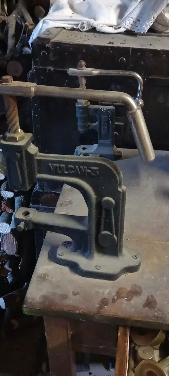 Mesa de modista con cajón