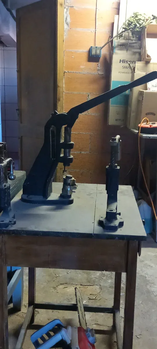 Mesa de modista con cajón