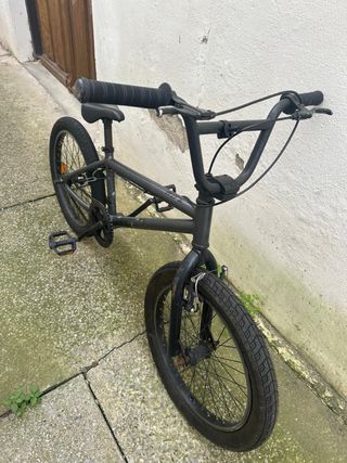 Bici BMX negra Decathlon