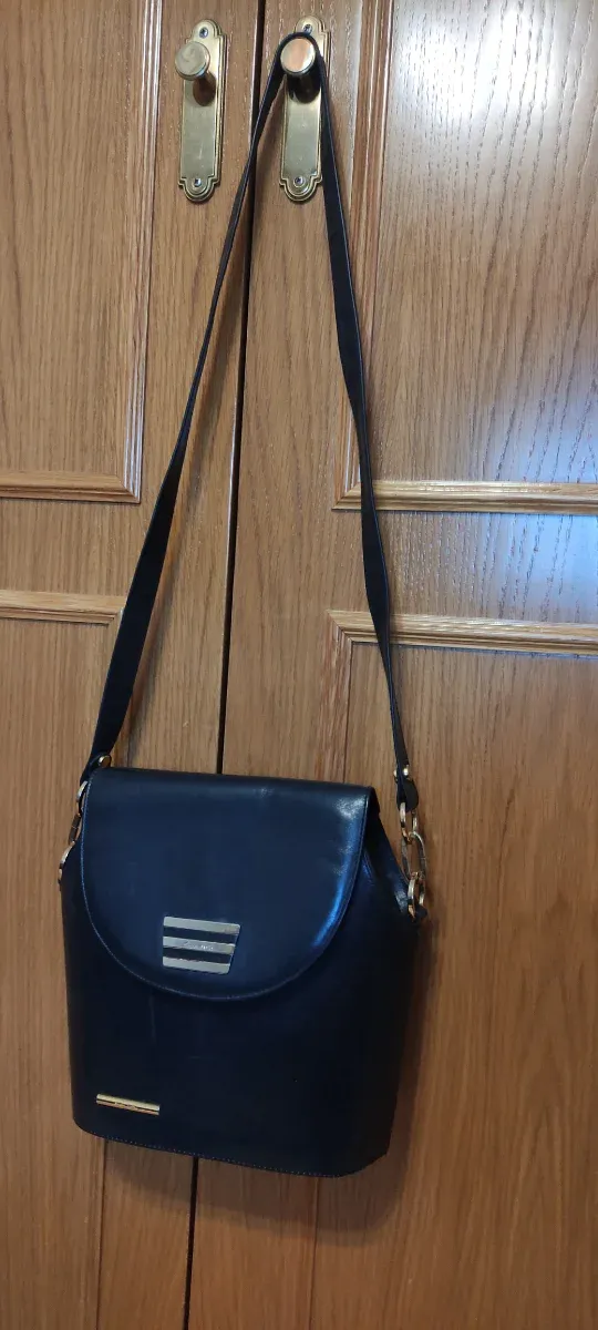 Bolso de piel azul marino