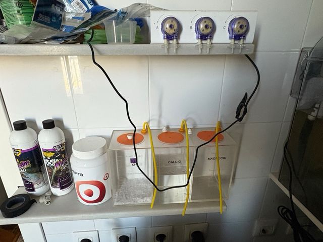 Bomba Dosificadora Reef Factory X3 skimer.