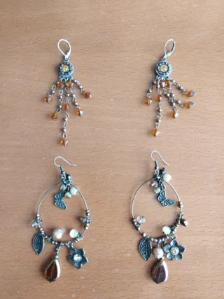 Dos juegos de pendientes vintage