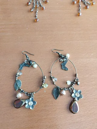 Dos juegos de pendientes vintage