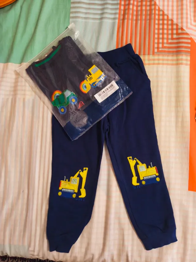 Conjunto sin usar niño 6 años, pantalón y camiseta