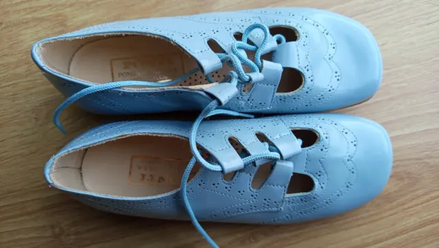 Zapatos inglesitos piel azul celeste T.33 