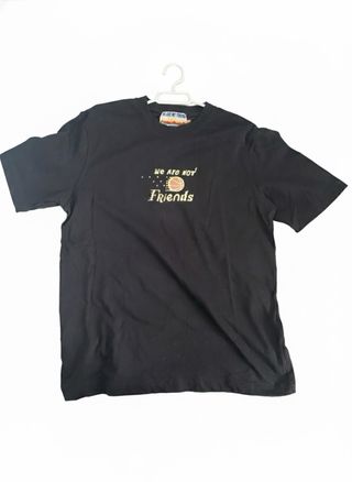 Camiseta We Are Not Friends Negra