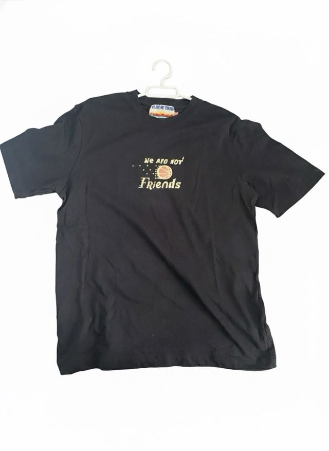 Camiseta We Are Not Friends Negra